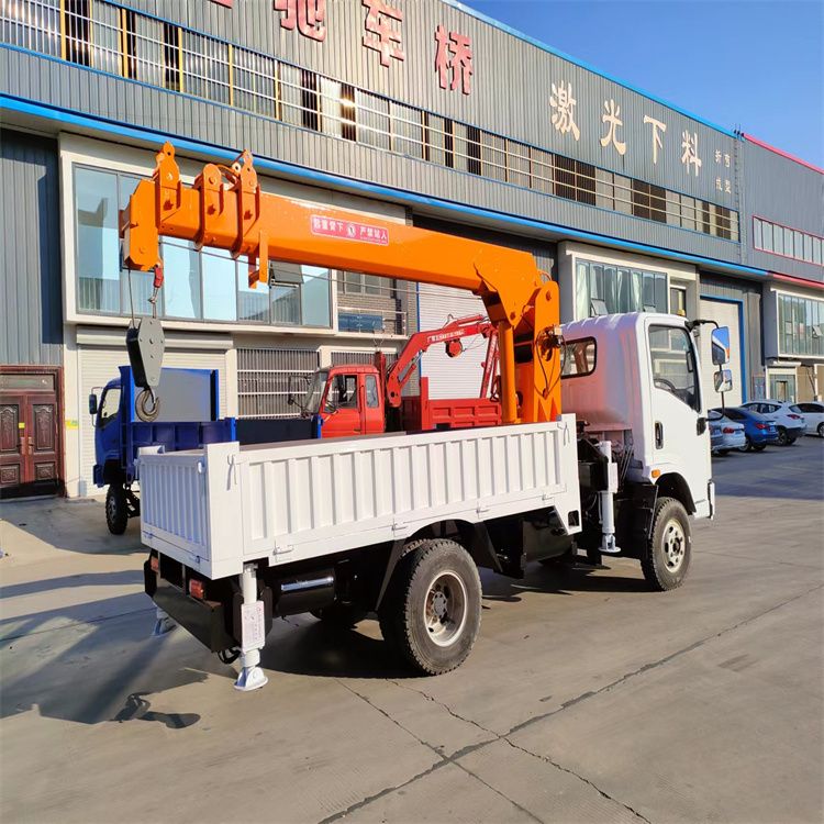 淄博市三轮随车吊定制 农用改装机自备吊中瑞长期出售